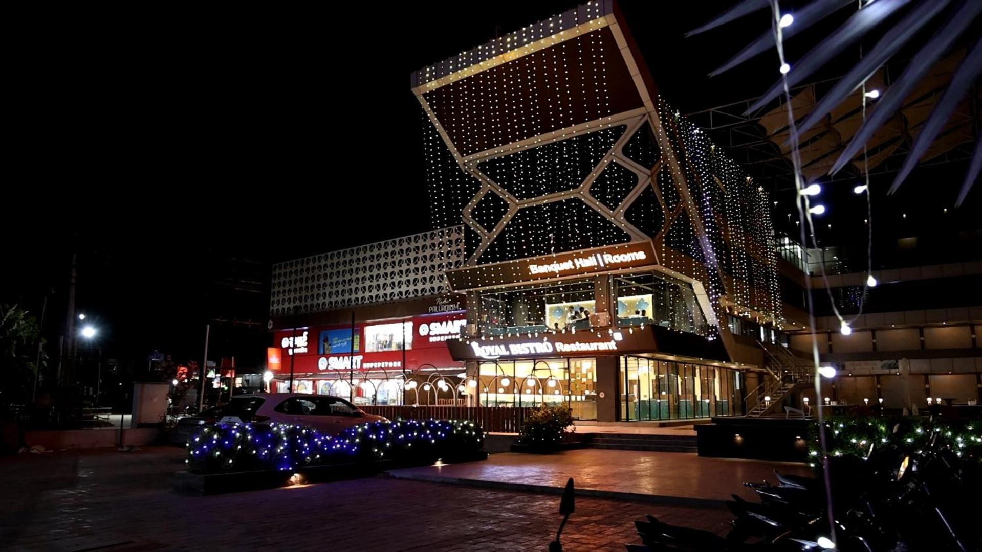 Hotel Royal Bistro Mahesana Exterior foto