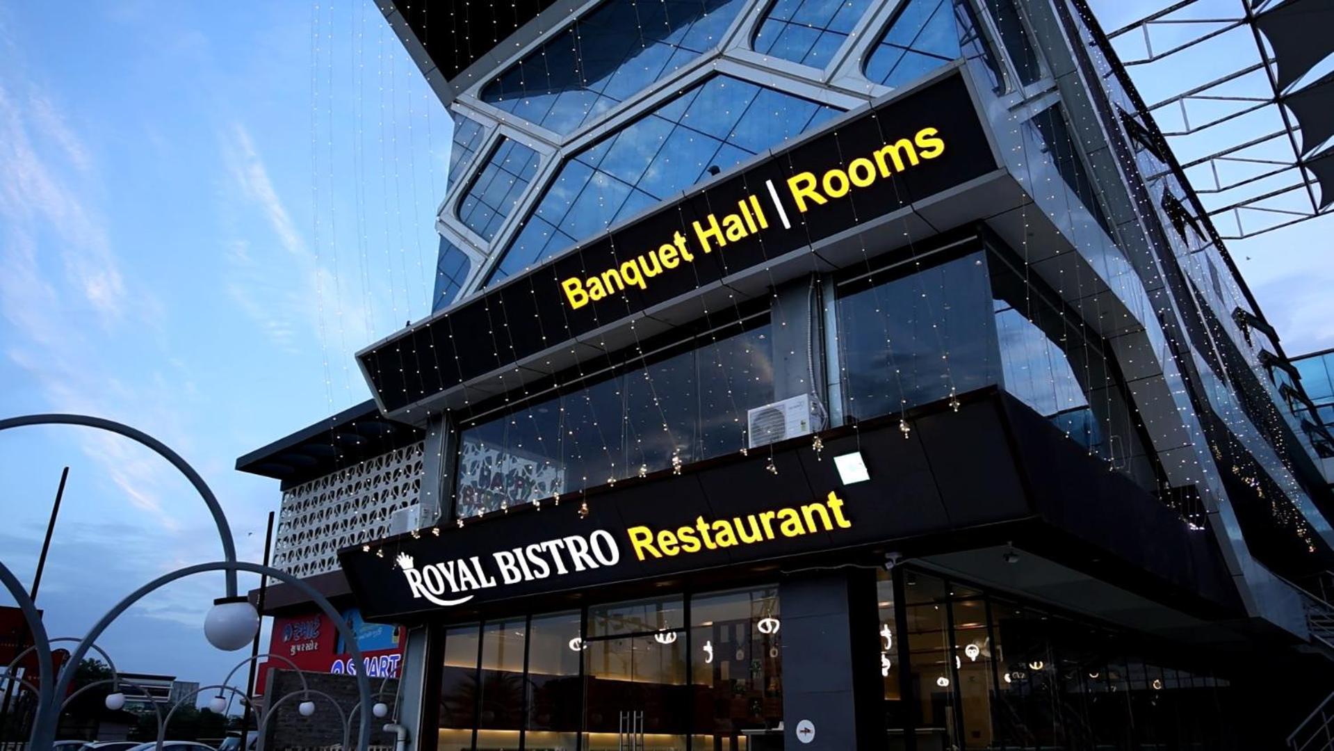 Hotel Royal Bistro Mahesana Exterior foto