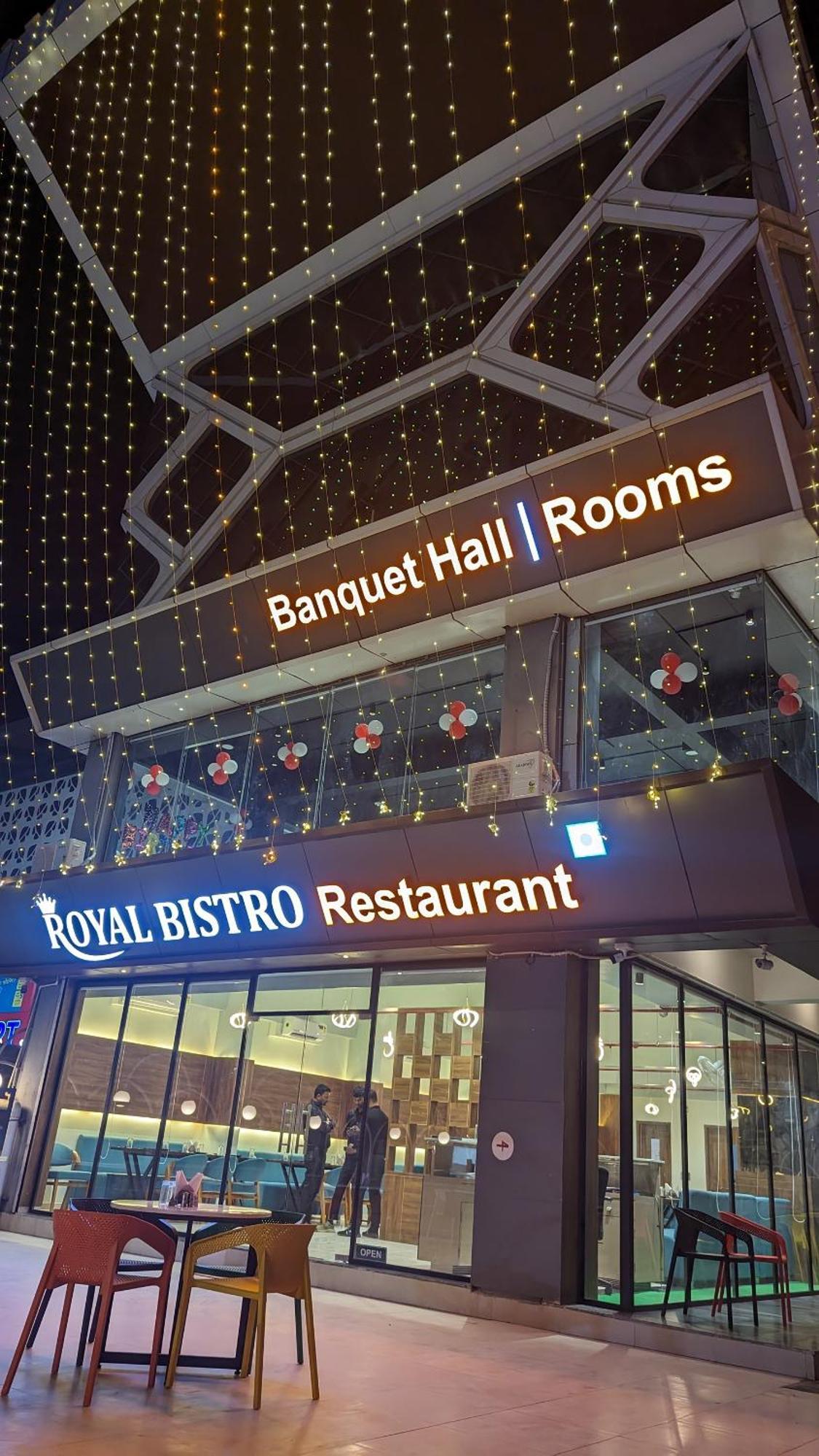 Hotel Royal Bistro Mahesana Exterior foto