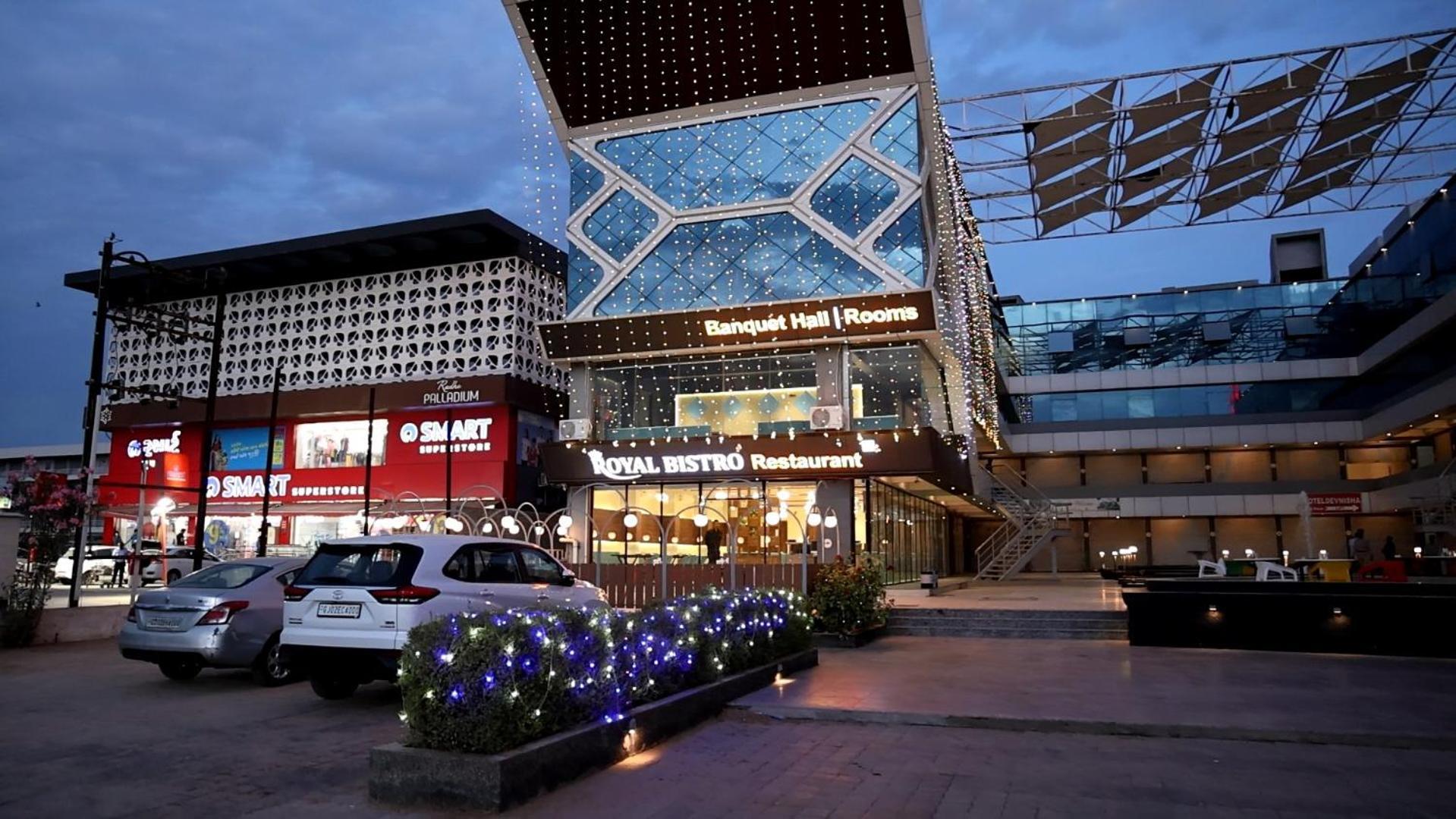 Hotel Royal Bistro Mahesana Exterior foto
