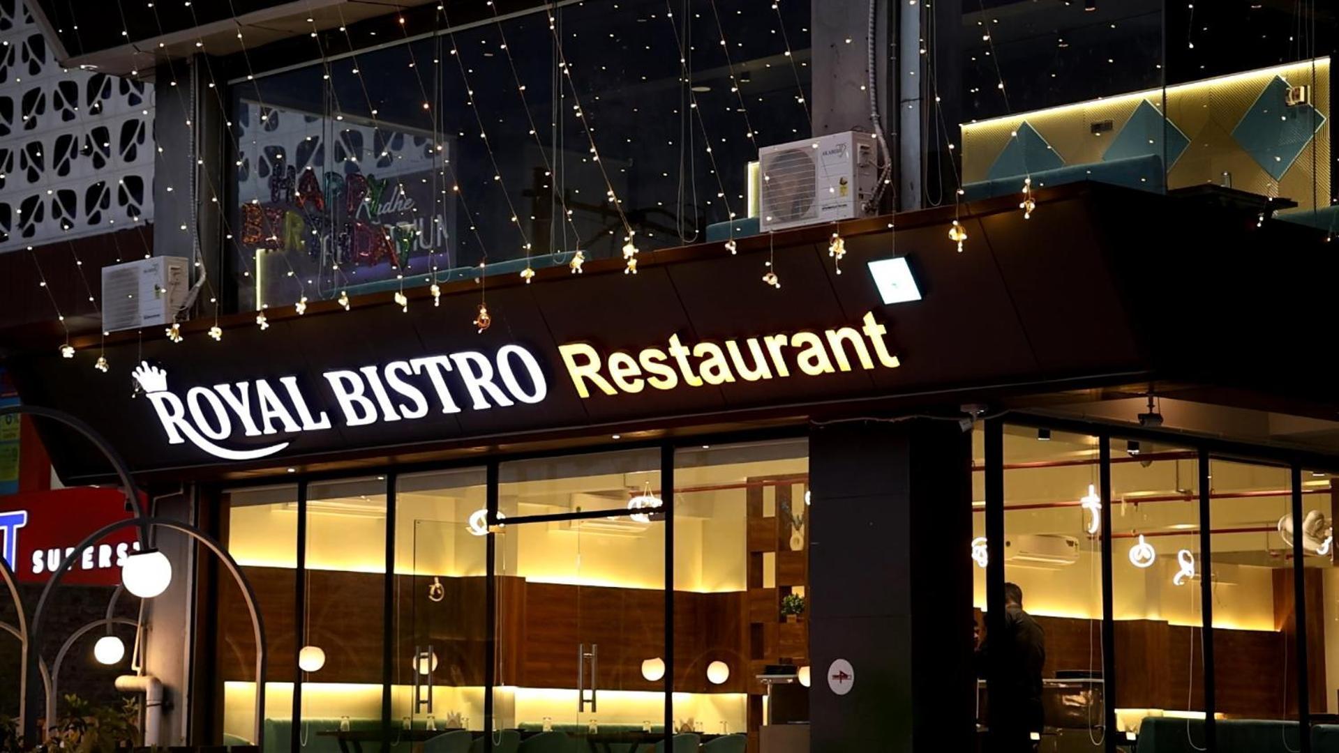 Hotel Royal Bistro Mahesana Exterior foto
